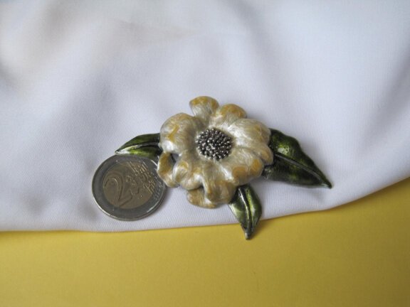 Broche zilverkleurig metaal met gemarmerd en groen emaille bloem 7.5x4.6 cm - Afbeelding 3