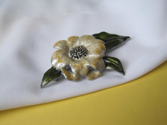 Broche zilverkleurig metaal met gemarmerd en groen emaille bloem 7.5x4.6 cm - Afbeelding 4