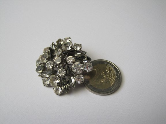 Broche zilverkleurig met heldere en grijze rijnstenen 3.6 cm - Afbeelding 2