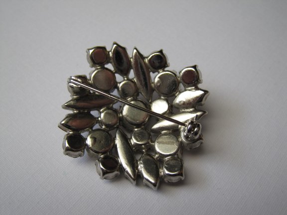 Broche zilverkleurig met heldere en grijze rijnstenen 3.6 cm - Afbeelding 3