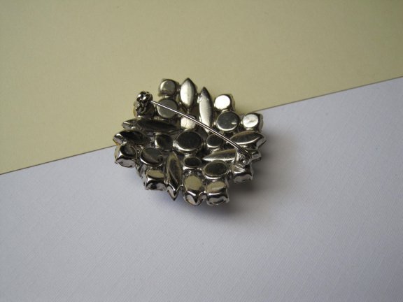 Broche zilverkleurig met heldere en grijze rijnstenen 3.6 cm - Afbeelding 5