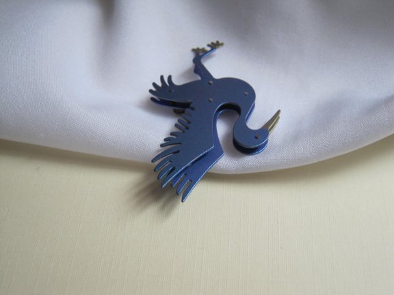 Broche blauw metalen ooievaar 5.4x3.5 cm - Afbeelding 2