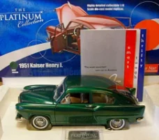 1:18 Sunstar Platinum 5102 Kaiser Henry "J" 1951 coupe groen