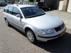 Volkswagen Passat Variant - 2.3 V5 Trendline