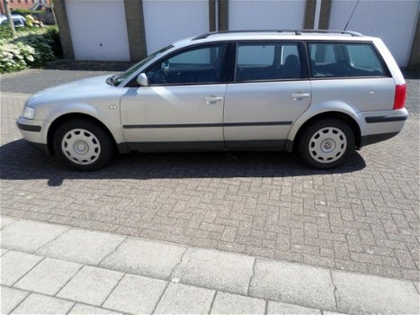 Volkswagen Passat Variant - 2.3 V5 Trendline - 1