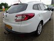 Renault Mégane Estate - 1.5 dCi Limited van 1ste eig en parkeersensoren en navigatie en Led verlicht - 1 - Thumbnail