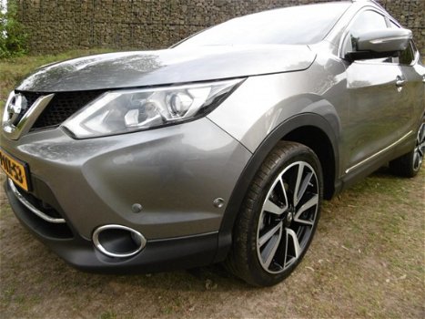 Nissan Qashqai - TEKNA/LEDER/PANO/NAVI+360*CAM/19