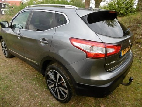 Nissan Qashqai - TEKNA/LEDER/PANO/NAVI+360*CAM/19