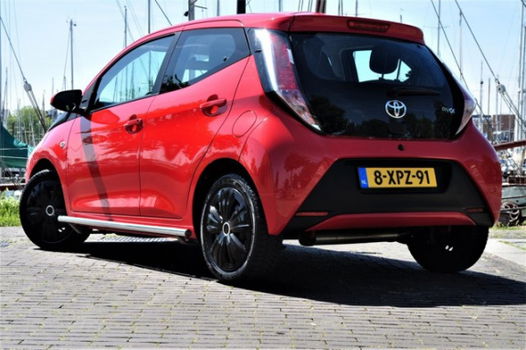 Toyota Aygo - 1.0 VVT-i x-play Ferrari rood*zwarte wielen*sidebars - 1