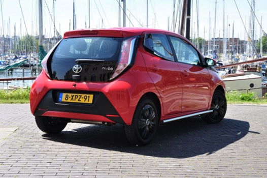 Toyota Aygo - 1.0 VVT-i x-play Ferrari rood*zwarte wielen*sidebars - 1