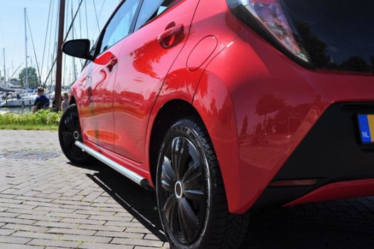 Toyota Aygo - 1.0 VVT-i x-play Ferrari rood*zwarte wielen*sidebars - 1