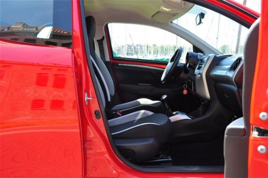 Toyota Aygo - 1.0 VVT-i x-play Ferrari rood*zwarte wielen*sidebars - 1