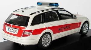 1:43 Schuco Mercedes C Touring T Notarzt S204 - 2