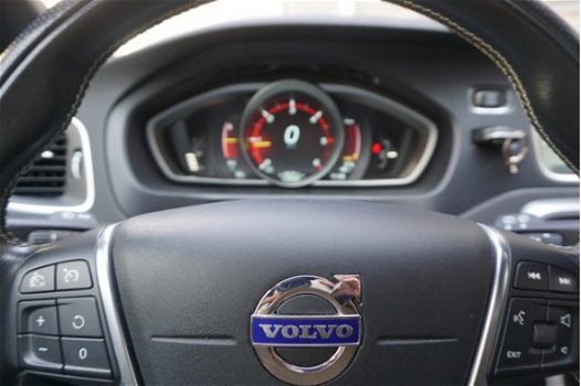 Volvo V40 - 2.0 D4 R-Design Business - 1