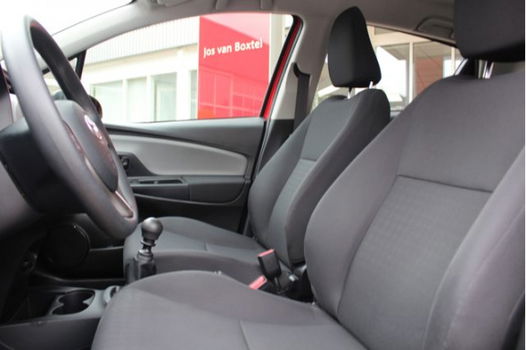 Toyota Yaris - 1.5 VVT-i Comfort 5 DEURS/ BLUETOOTH/ AIRCO/ SAFETY SENSE - 1