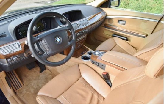 BMW 7-serie - 750i Edition / massage stoelen / Lederen bekleding / stoelverwarming / 19 inch velgen - 1
