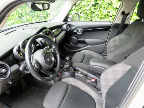 Mini Mini Cooper - 1.5 5-deurs F55 met Navigatie, Bluetooth, Climate control, PDC - 1