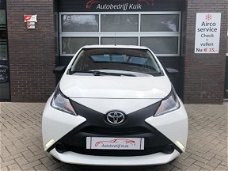 Toyota Aygo - 1.0 VVT-i x-now airco 5 deurs carbon uitvoering