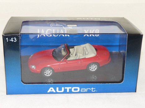 1:43 AutoArt 53711 Jaguar XK8 cabrio Phoenix Red - 0