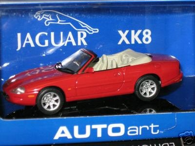 1:43 AutoArt 53711 Jaguar XK8 cabrio Phoenix Red - 1