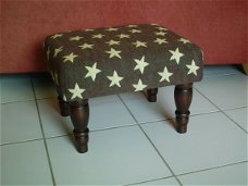 Footstool 37x45cm - bruin/stars - noten 550 - NIEUW !!