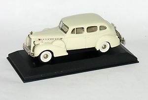 1:43 Rextoys Packard Super 8 Sedan 1940 cream - 0