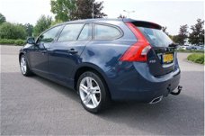 Volvo V60 - D4 181PK TREKHAAK NAVI PDC 17 INCH STOELVERWARMING