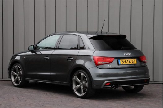 Audi A1 Sportback - 1.4 TFSI S-Tronic RS-zetels Keyles-entry Navi Panoramadak Led-Xenon 1e Eigenaar - 1