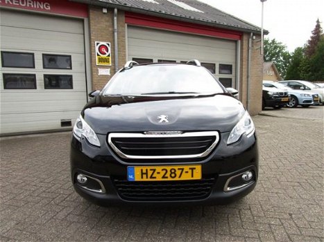 Peugeot 2008 - 1.2 PureTech Style Navi, PDC, Cruise - 1