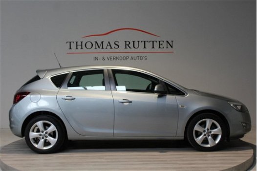 Opel Astra - 1.4 Cosmo 2010/ Clima/ Cruise/ Stuur bed./ PDC/ LM/ Elek ramen + Spiegels/ Stoel verw./ - 1