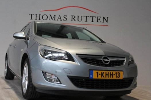 Opel Astra - 1.4 Cosmo 2010/ Clima/ Cruise/ Stuur bed./ PDC/ LM/ Elek ramen + Spiegels/ Stoel verw./ - 1