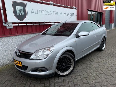 Opel Astra TwinTop - 1.8 Cosmo // Keyles Go // Clima // Navi // Leer - 1