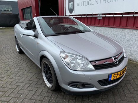 Opel Astra TwinTop - 1.8 Cosmo // Keyles Go // Clima // Navi // Leer - 1