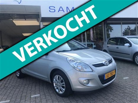 Hyundai i20 - 1.2i i-Motion NIEUWE STAAT AIRCO - 1