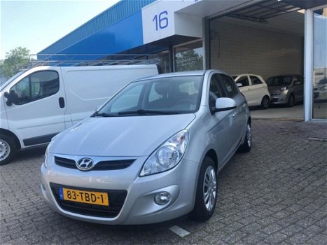 Hyundai i20 - 1.2i i-Motion NIEUWE STAAT AIRCO - 1