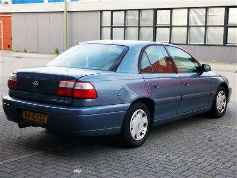 Opel Omega - 2.2i-16V Comfort (Geen rokers auto) - 1