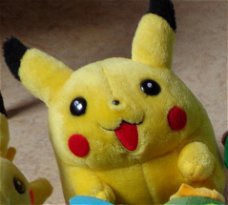 pokemon knuffel PIKACHU