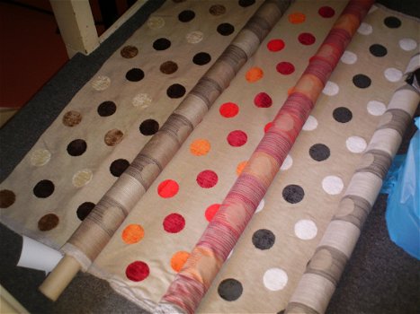 Kussens maken van....HOT CIRCLES stof, oranje/rood. Nieuw !! - 2