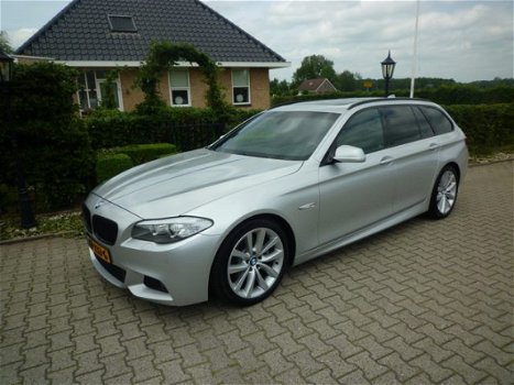 BMW 5-serie Touring - 520d High Executive M-Pakket binnen/buiten in shadowline uitvoering Vol opties - 1