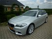 BMW 5-serie Touring - 520d High Executive M-Pakket binnen/buiten in shadowline uitvoering Vol opties - 1 - Thumbnail