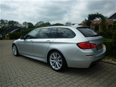 BMW 5-serie Touring - 520d High Executive M-Pakket binnen/buiten in shadowline uitvoering Vol opties