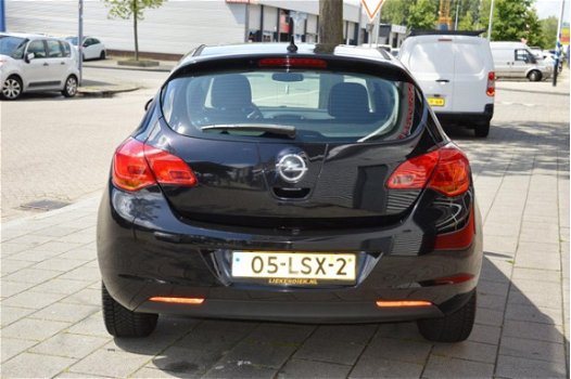 Opel Astra - 1.4 Selection 5Drs Navigatie I Airco I Dealer onderhouden - 1