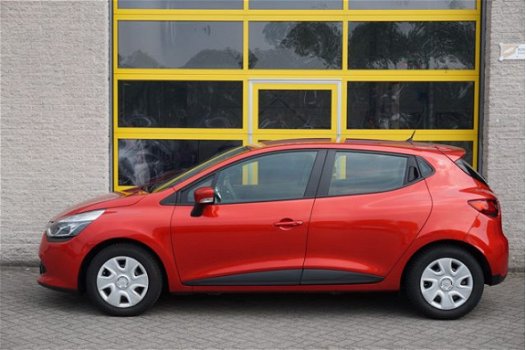 Renault Clio - 0.9 TCe 90pk 5drs Expression BJ2014 Navi | Airco | Cruise | Bluetooth | LED - 1