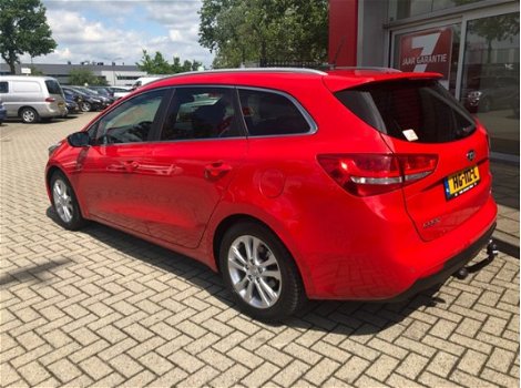 Kia Cee'd - 1.6 CRDi GT-LIne / ExecutiveLine / Zeer Compleet XENON, PANODAK, NAVI+ CAMERA, LEASE € 1 - 1