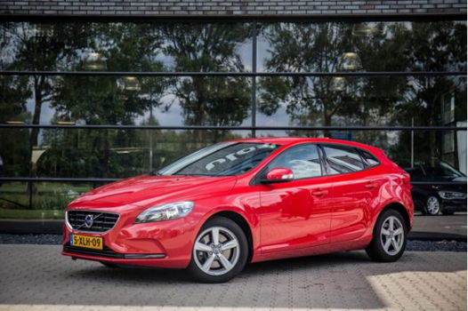 Volvo V40 - 2.0 D4 Base Business , Navigatie, Cruise control, - 1