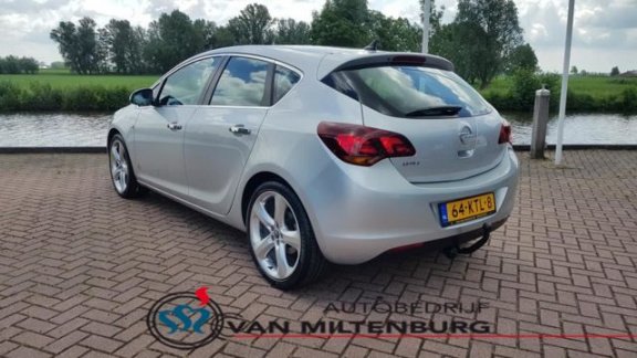 Opel Astra - 1.6 Sport Navi / 19 inch velgen - 1