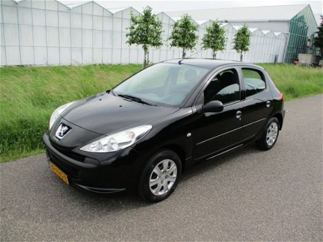 Peugeot 206 - 1.1 XR 5 Drs met Nieuwe Apk - 1