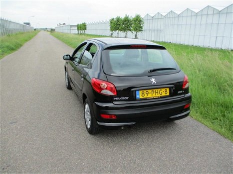 Peugeot 206 - 1.1 XR 5 Drs met Nieuwe Apk - 1