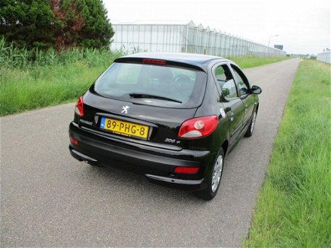 Peugeot 206 - 1.1 XR 5 Drs met Nieuwe Apk - 1