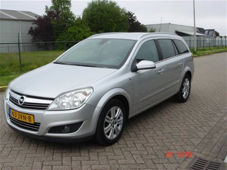 Opel Astra Wagon - 1.8 Cosmo Navigatie/Leer/Airco/met boekjes en NAP - 1